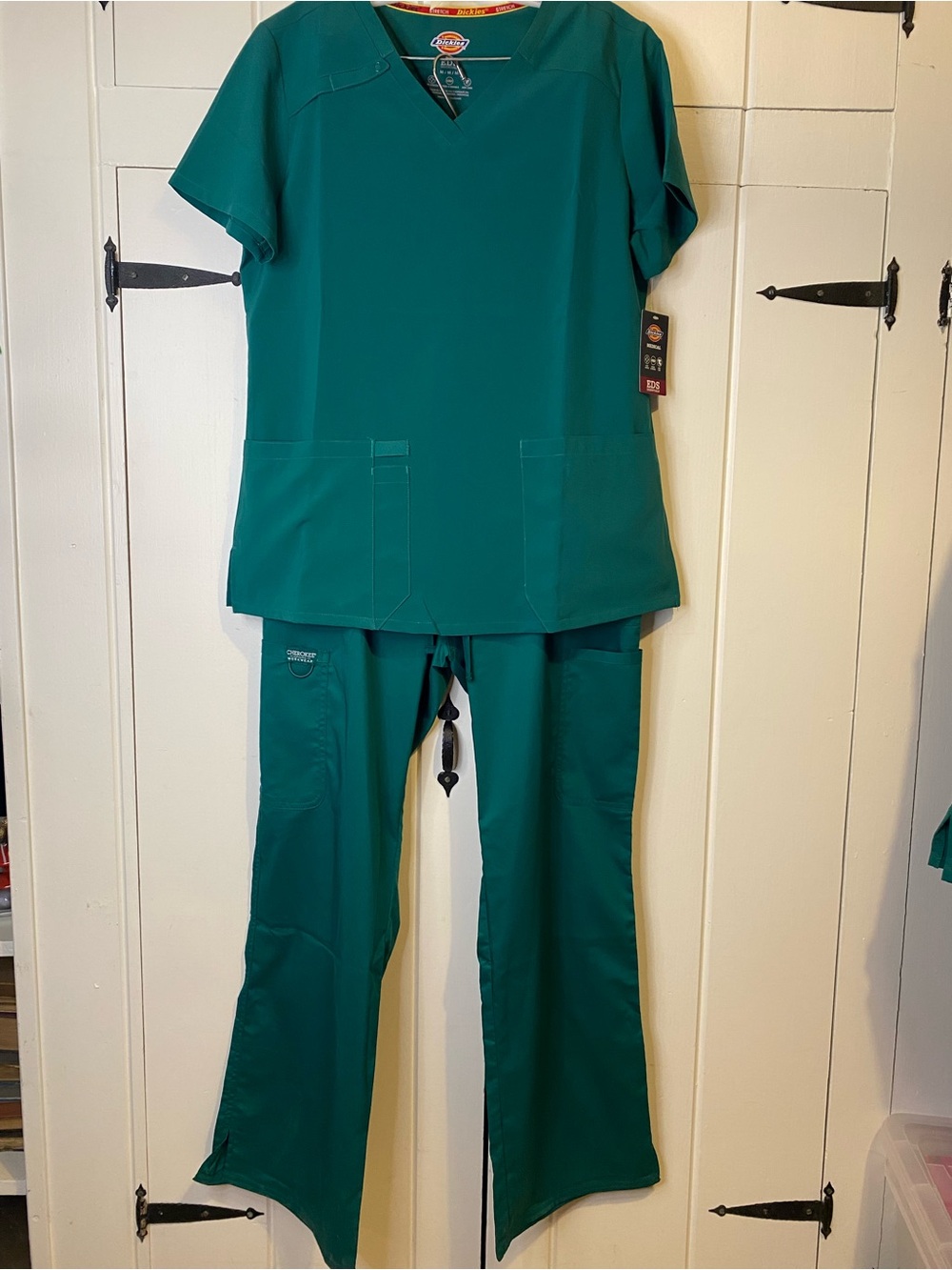 Dickies & Cherokee Hunter Green Scrub Top and Scrub Pant for @tropicalbreezen - Picture 5 of 9